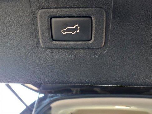 Used 2018 Subaru Outback 2.5i Touring image 14