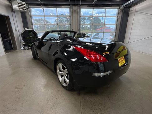 Used 2006 Nissan 350Z Grand Touring RWD image 27