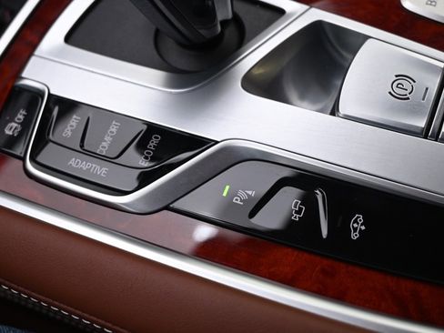 Used 2021 BMW ALPINA B7 xDrive image 39