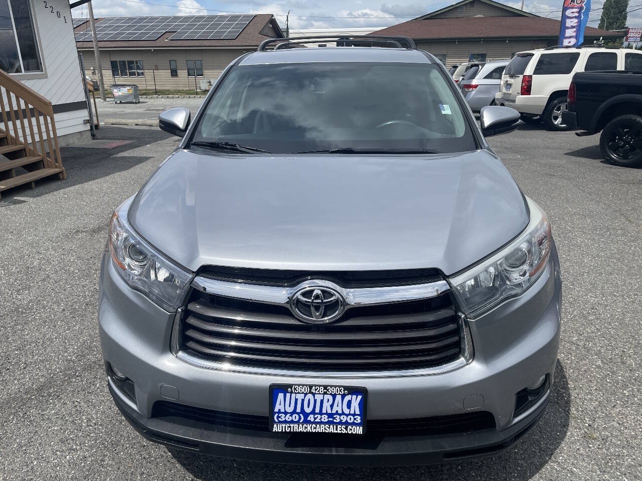 Used 2016 Toyota Highlander Plus AWD/4WD image 3