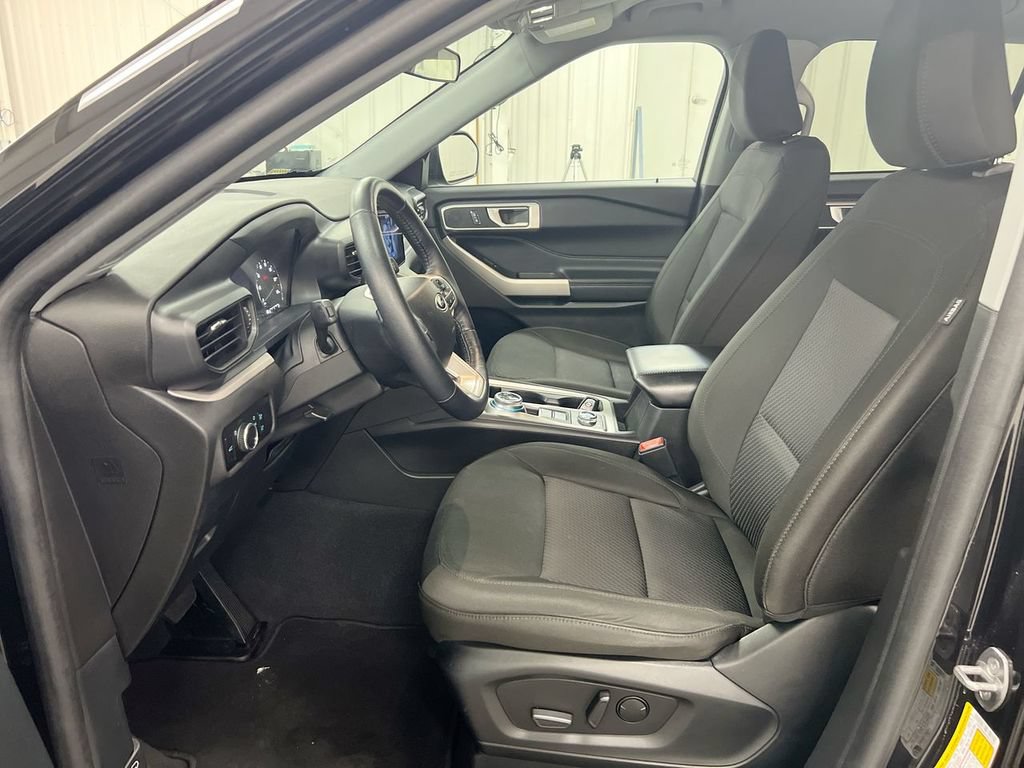Used 2023 Ford Explorer XLT AWD/4WD image 19