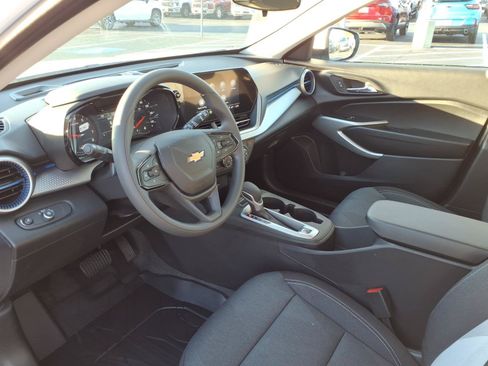 New 2026 Chevrolet Trax LS w/ LS Convenience Package FWD image 6