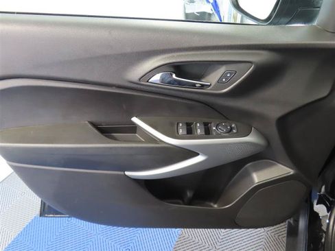 Used 2024 Chevrolet Trax RS FWD image 12