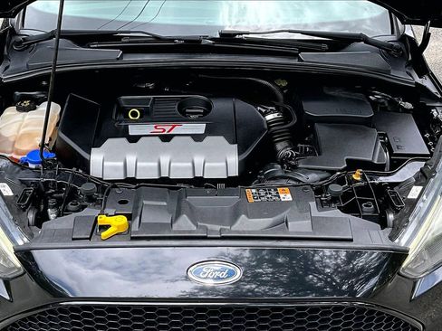 Used 2017 Ford Focus ST FWD image 31