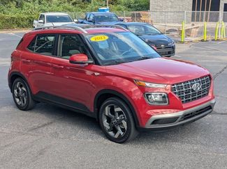 Used 2023 Hyundai Venue SEL image 1
