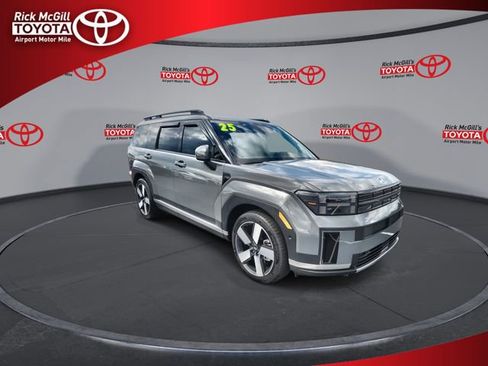 Used 2025 Hyundai Santa Fe Limited AWD/4WD image 2