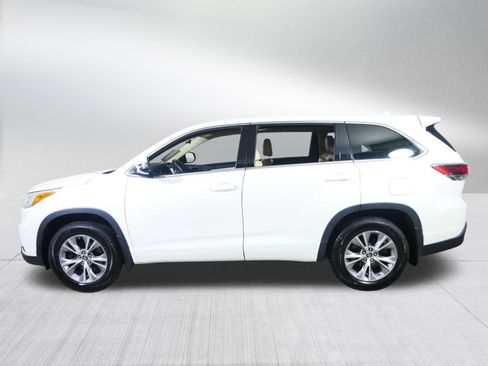 Used 2016 Toyota Highlander Plus AWD/4WD image 4