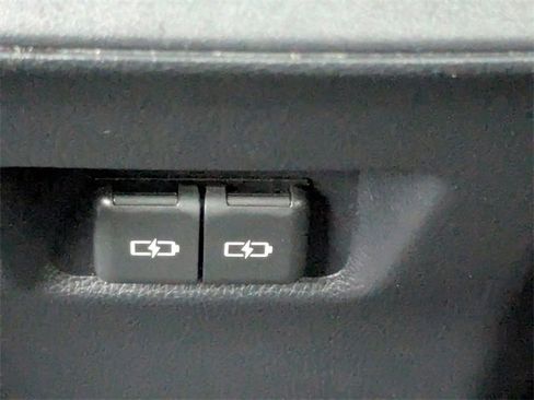 Used 2025 Toyota RAV4 XLE image 15