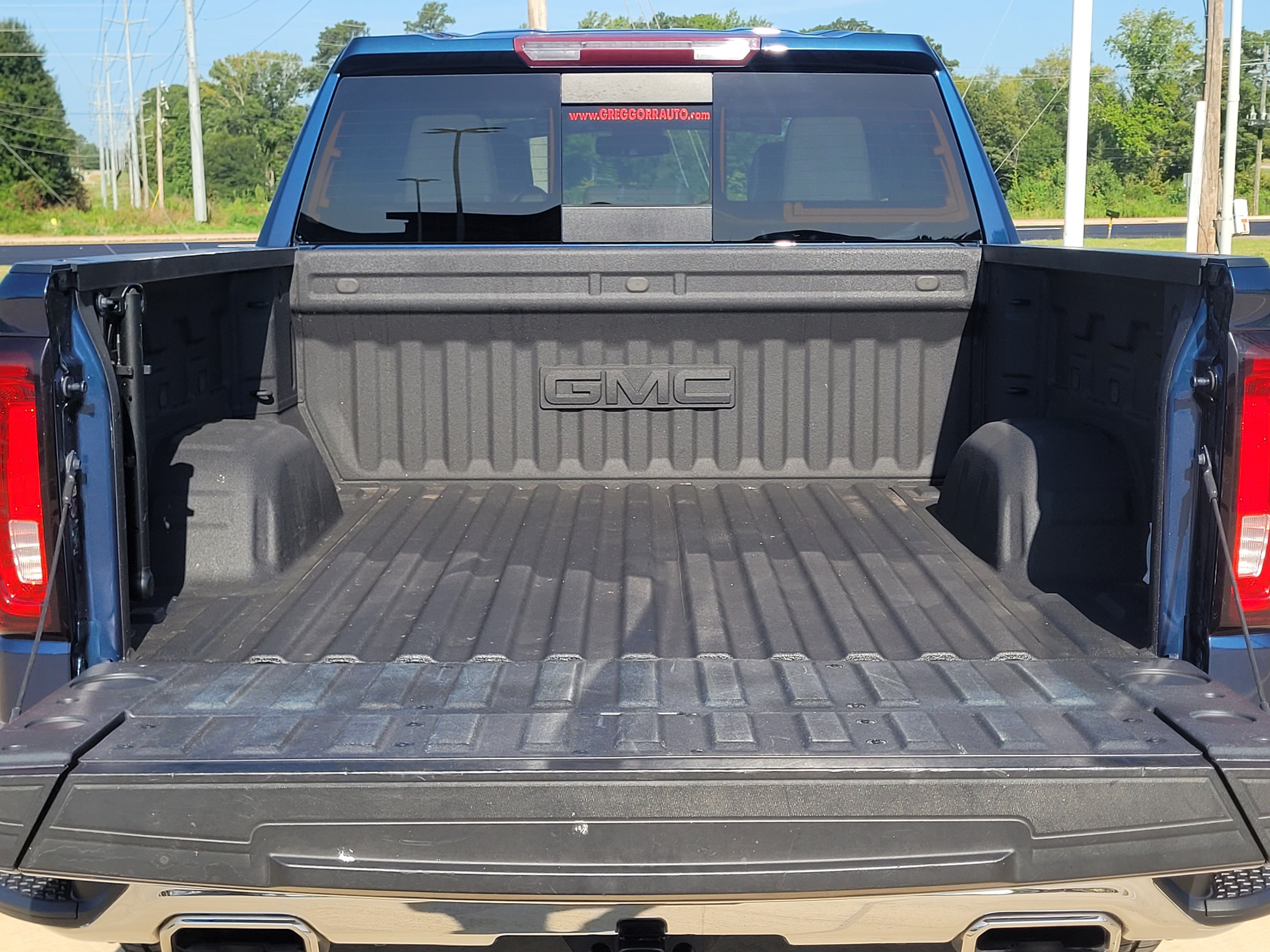 Used 2023 GMC Sierra 1500 SLT w/ SLT Premium Package AWD/4WD image 9