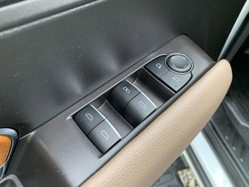 Used 2025 GMC Canyon Denali AWD/4WD image 15