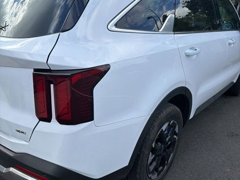 Certified 2024 Kia Sorento S w/ Panoramic Sunroof Package AWD/4WD image 8