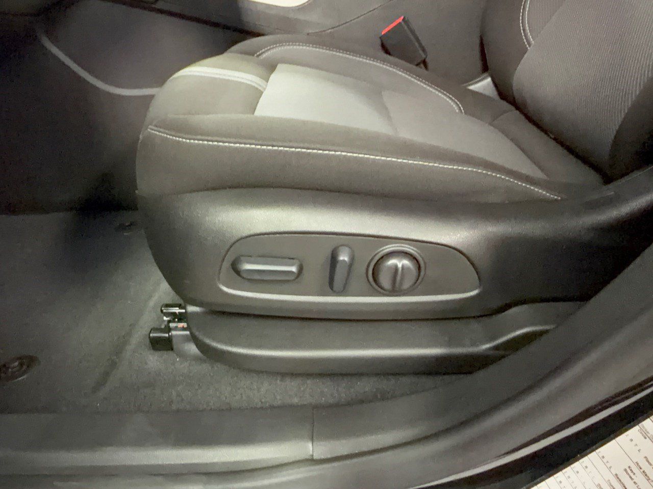 Used 2025 Chevrolet Blazer LT FWD image 16
