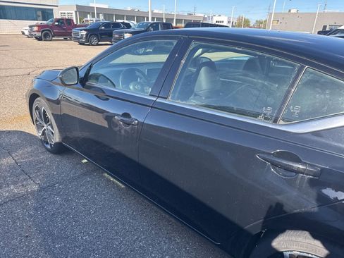 Used 2024 Nissan Altima 2.5 SR FWD image 13