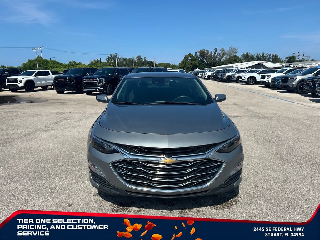 Used 2025 Chevrolet Malibu LT FWD image 3