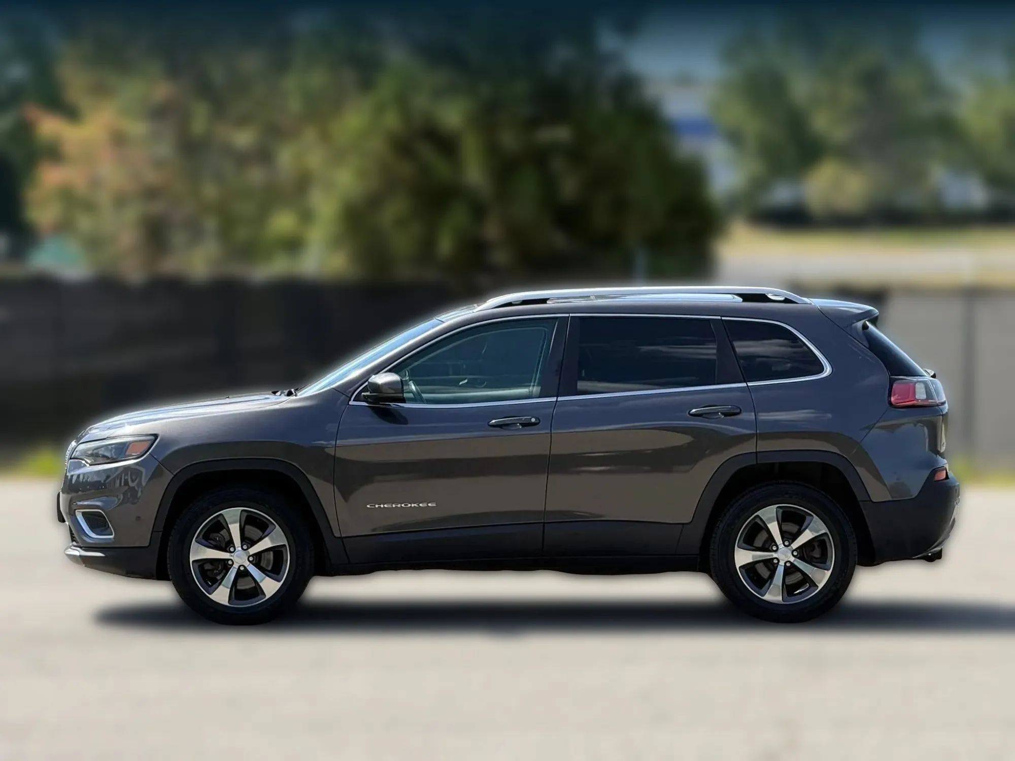 Used 2019 Jeep Cherokee Limited w/ Technology Group AWD/4WD image 8