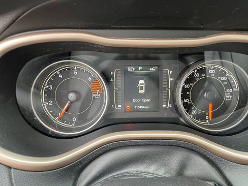 Used 2017 Jeep Cherokee Sport image 13