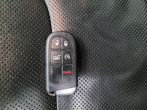 Used 2019 Jeep Cherokee Limited AWD/4WD image 32