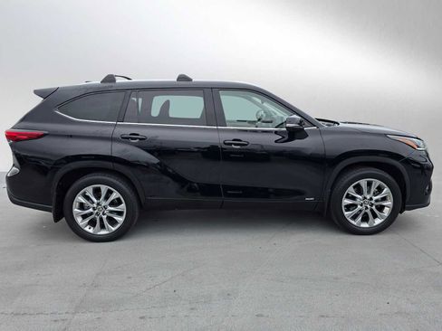 Used 2023 Toyota Highlander Limited AWD/4WD image 3