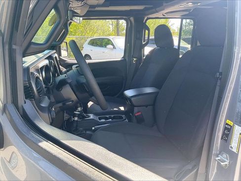Used 2023 Jeep Wrangler Unlimited w/ Sun & Screen Package AWD/4WD image 10