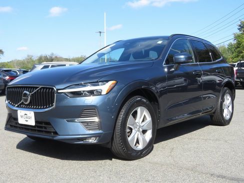 Used 2022 Volvo XC60 B5 Momentum image 1