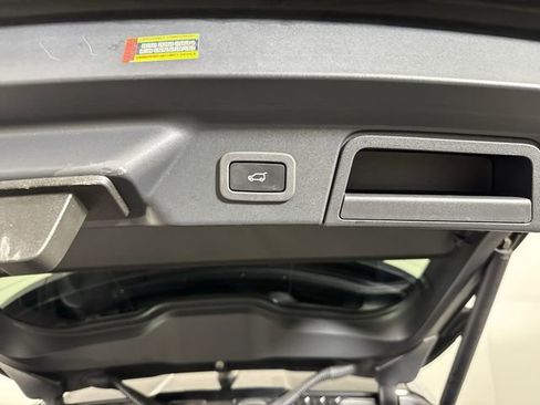 Used 2021 Land Rover Range Rover Velar S image 34