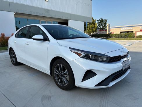 Used 2023 Kia Forte LXS FWD image 3