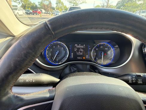 Used 2020 Chrysler Pacifica Touring-L FWD image 10