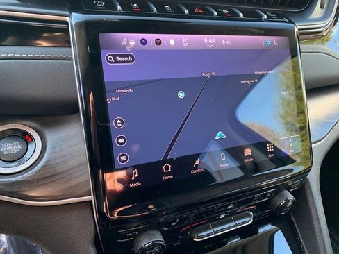 Used 2024 Jeep Grand Cherokee Limited w/ Black Appearance Package image 22