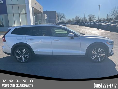 Certified 2024 Volvo V60 B5 Cross Country Plus w/ Protection Package Premier image 4
