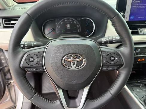Used 2023 Toyota RAV4 XLE Premium AWD/4WD image 15