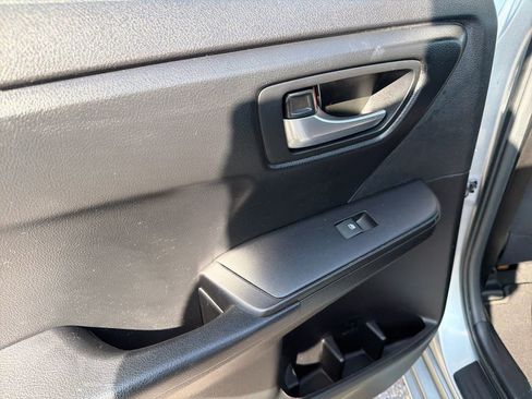 Used 2015 Toyota Camry LE image 20
