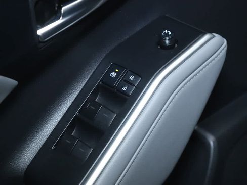 Certified 2021 Toyota Highlander XLE AWD/4WD image 16