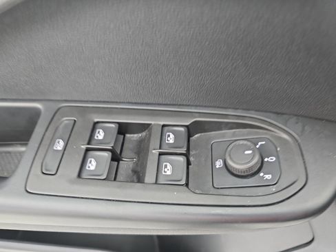 Used 2024 Volkswagen Taos SEL image 27