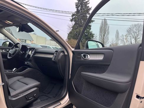 Used 2025 Volvo XC40 B5 Ultra w/ Climate Package image 11