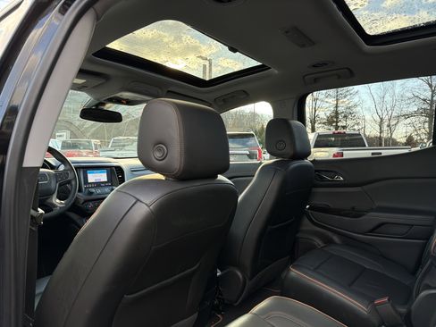 Used 2023 GMC Acadia AT4 w/ Preferred Package image 28