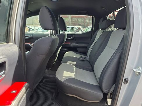 Used 2021 Toyota Tacoma TRD Sport w/ Technology Package image 23