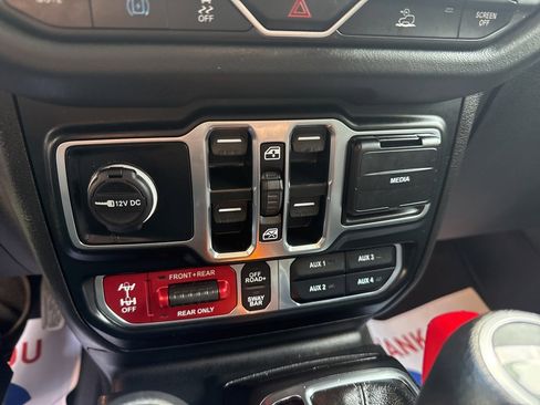 Used 2024 Jeep Wrangler Unlimited Rubicon 4xe image 33