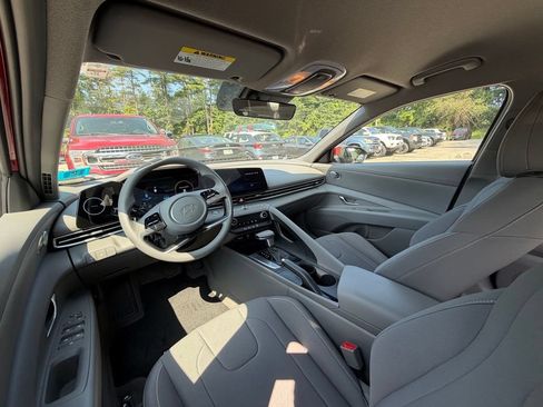Used 2024 Hyundai Elantra SEL FWD image 9