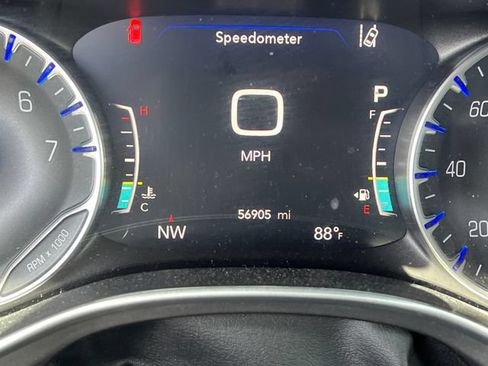 Used 2023 Chrysler Pacifica Touring-L FWD image 16