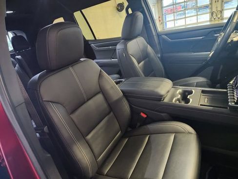 Certified 2024 GMC Acadia Elevation w/ Black Edition AWD/4WD image 21