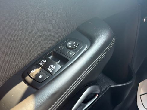 Used 2015 Dodge Challenger R/T RWD image 17