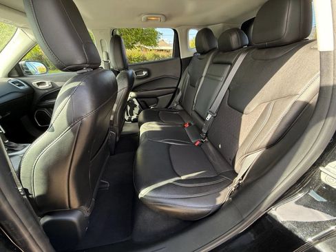 Used 2018 Jeep Compass Latitude w/ Popular Equipment Group FWD image 11