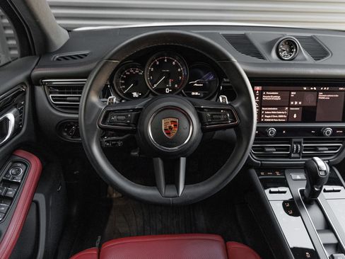 Certified 2026 Porsche Macan AWD/4WD image 15