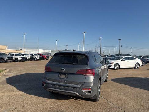 Used 2022 Volkswagen Taos SEL image 18