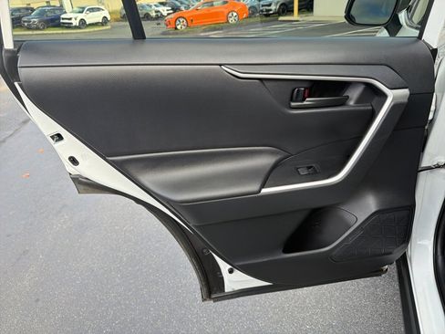 Used 2021 Toyota RAV4 LE image 19