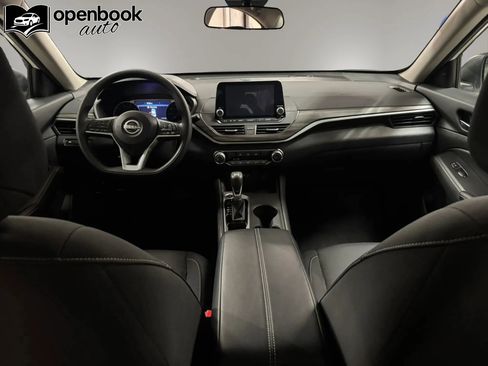 Used 2025 Nissan Altima 2.5 SV FWD image 15