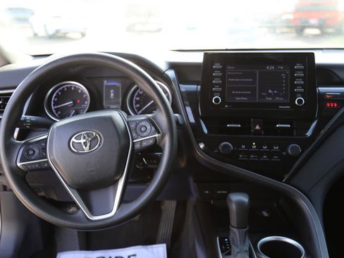 Used 2021 Toyota Camry LE image 7