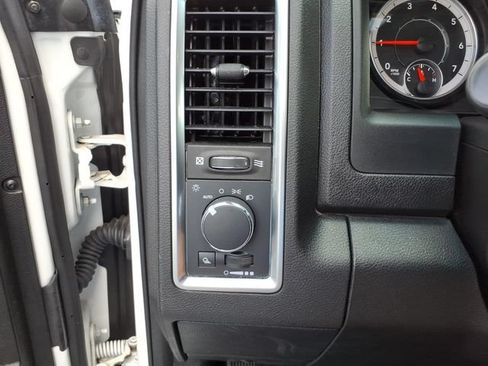 Used 2022 RAM 1500 Classic SLT AWD/4WD image 7