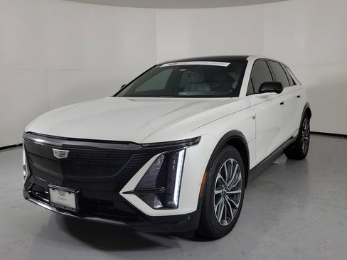 Used 2024 Cadillac Lyriq Sport AWD/4WD image 3