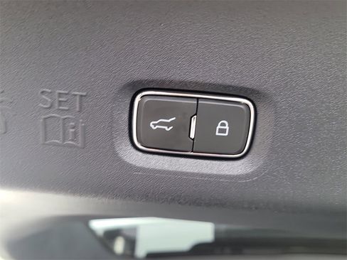 Used 2025 Ford Expedition Max Platinum image 9